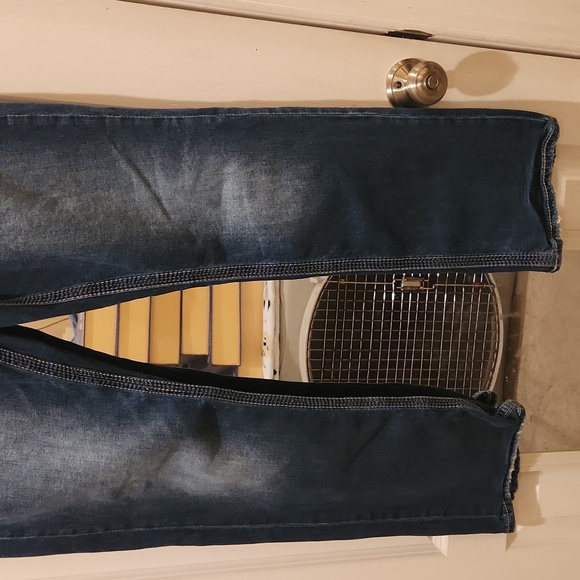 Buckle Jeans - Picture 2 of 7